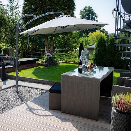 Unterschlupf Radeberg Mit Garten & Whirlpool Bagian luar foto