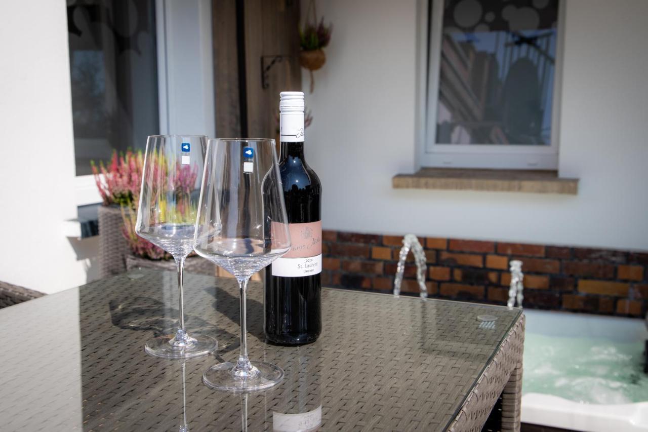 Unterschlupf Radeberg Mit Garten & Whirlpool Bagian luar foto