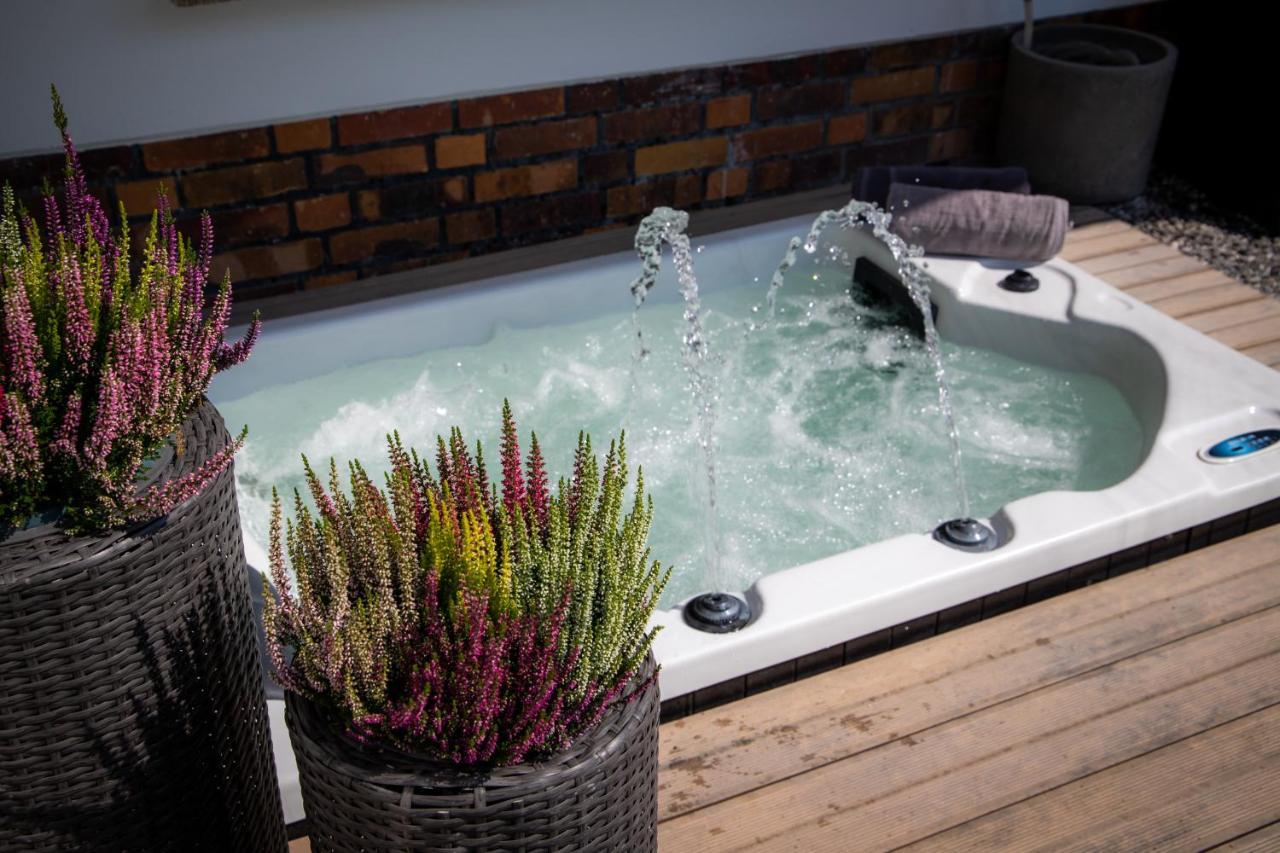Unterschlupf Radeberg Mit Garten & Whirlpool Bagian luar foto